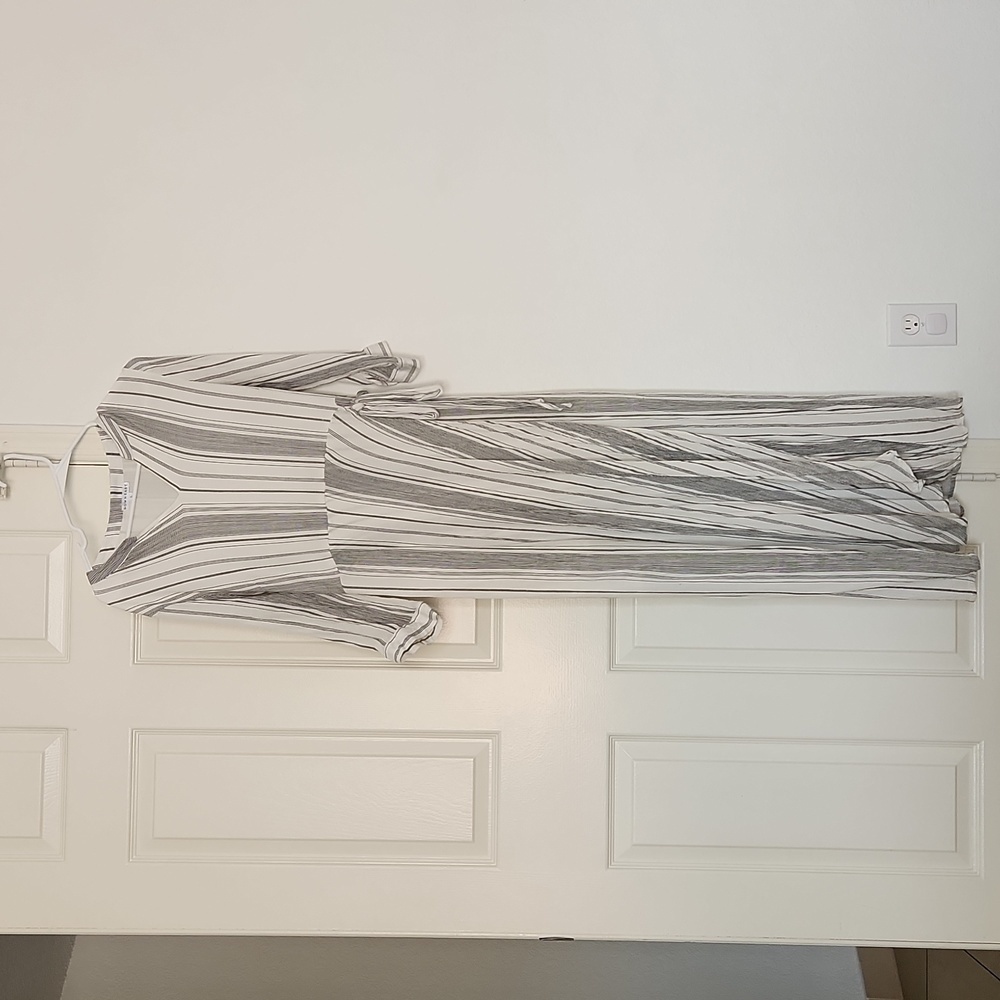 DOWNEAST Spinstriped Longsleeve Maxi Wrap Dress. Size Large